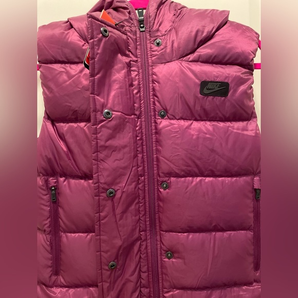 Nike Women's Uptown 550 Down Puffer Vest- Women’s Size Medium - Picture 4 of 7